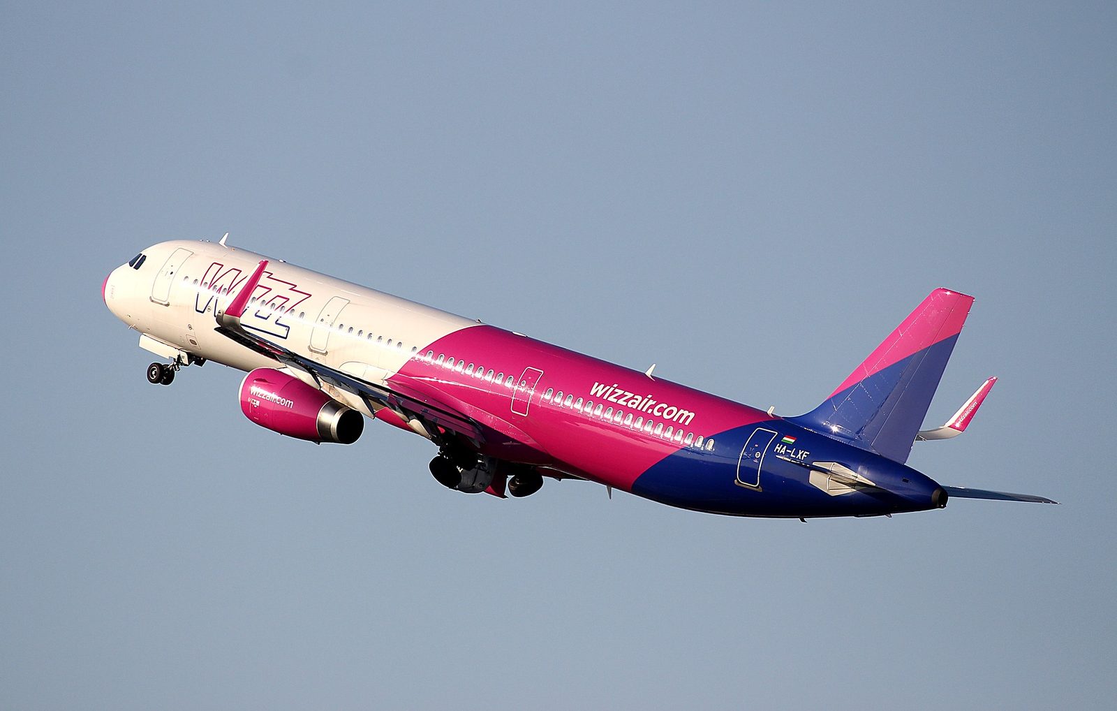 "Wizz Air" jūnijā sāks lidojumus no Rīgas uz Santorini Grieķijā