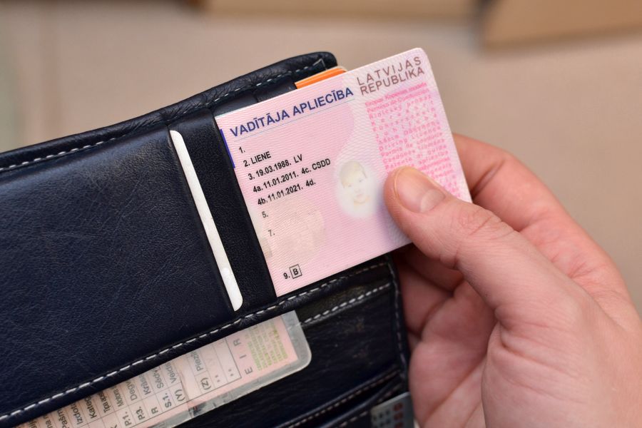 Коалиция решит разрешать ли предъявлять права для удостоверения сертификата