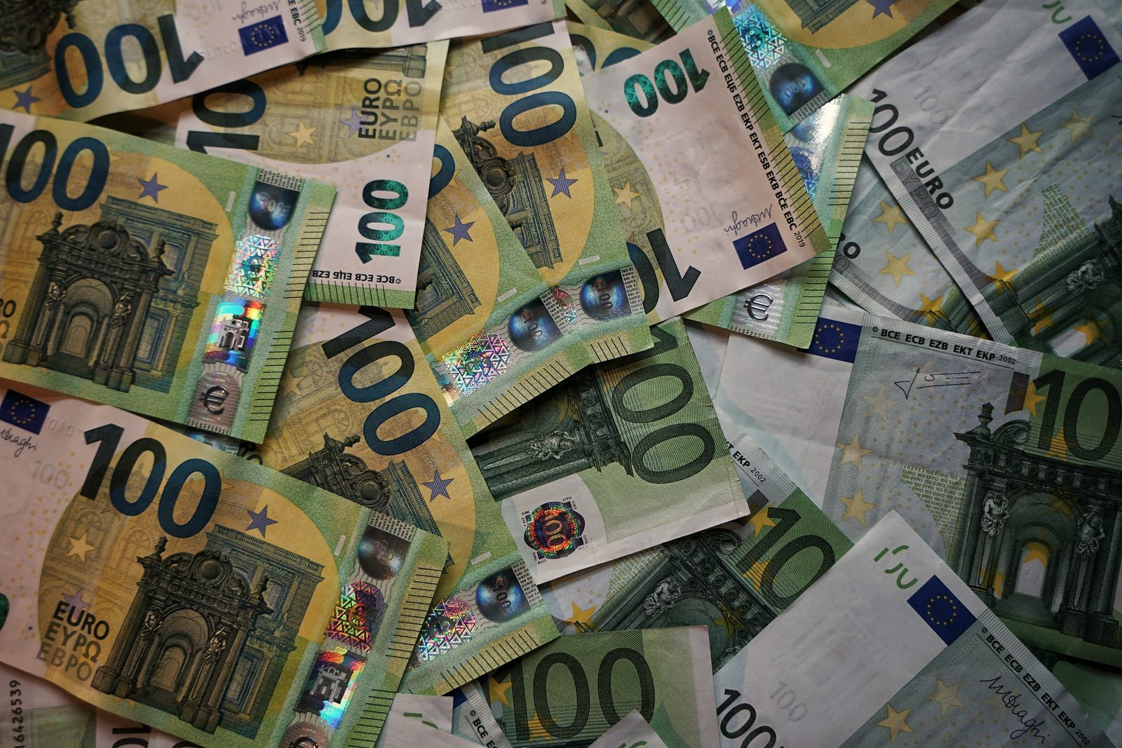 Latvijai no ES Atveseļošanas fondā saņemtajiem 1,82 miljardiem eiro būtu jāatmaksā 740 miljoni eiro Latvijai no ES Atveseļošanas fondā saņemtajiem 1,82 miljardiem eiro būtu jāatmaksā 740 miljoni eiro