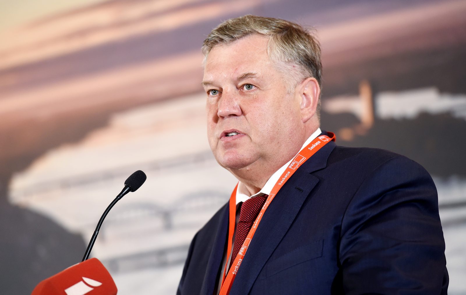 Урбанович призывал "преодолеть табу" в отношении языка обучения украинских детей