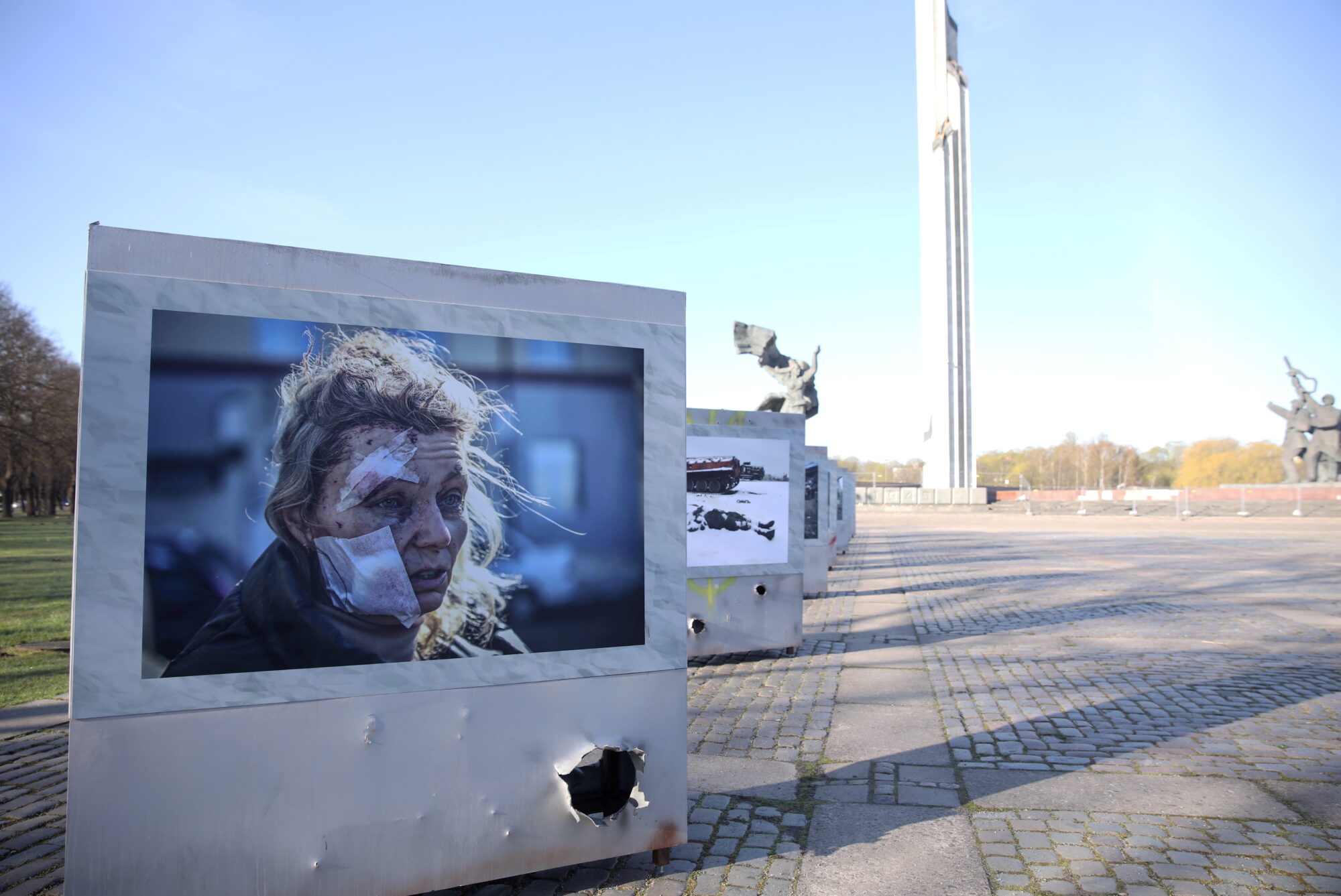 В Лиепае отказались от фотовыставки с площади Победы в Риге В Лиепае отказались от фотовыставки с площади Победы в Риге