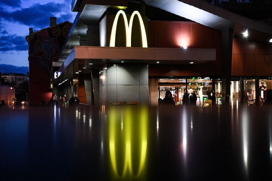 Французский McDonald’s продает воду из-под крана в картоне за 1,7 евро