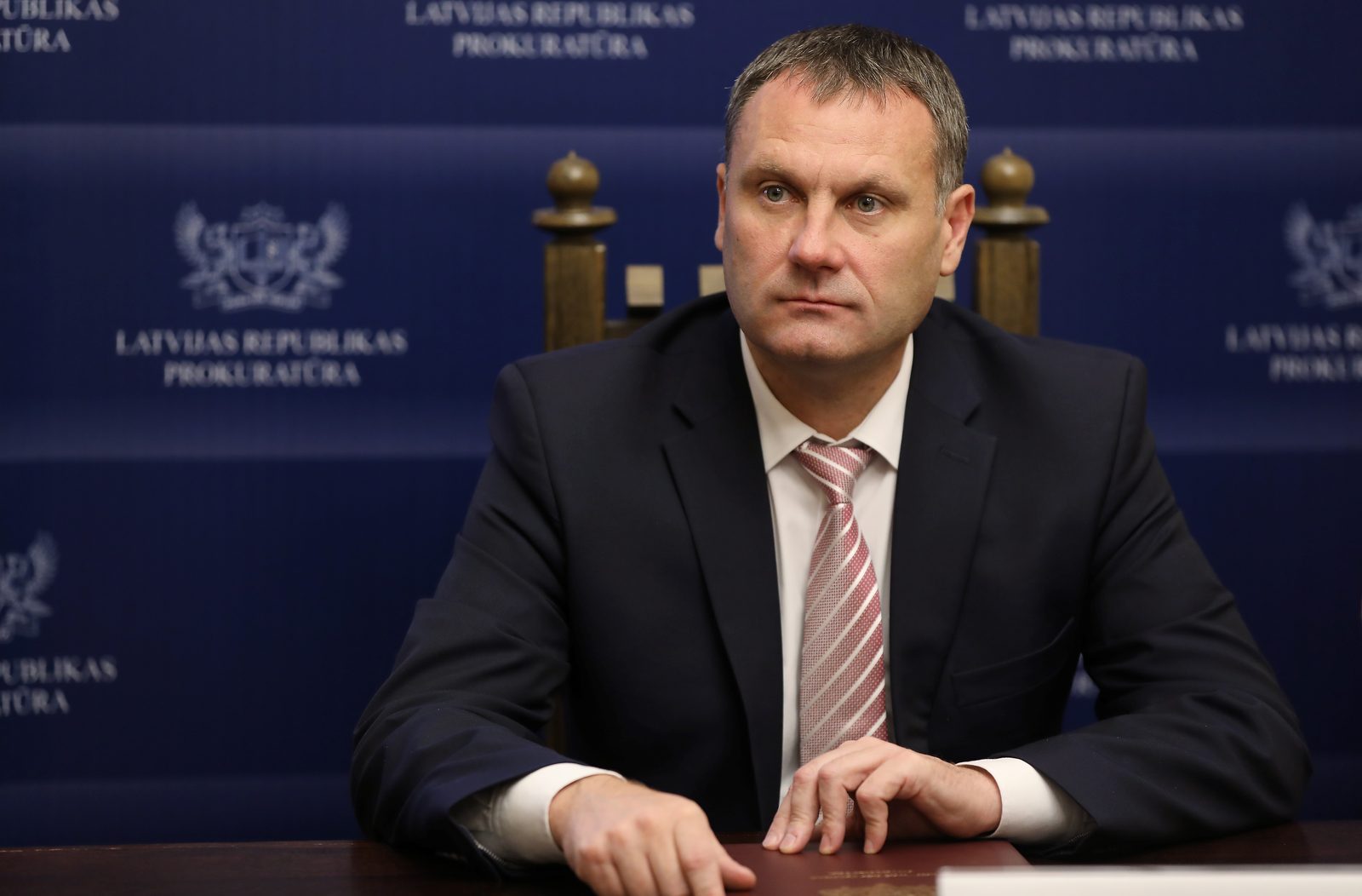 Ģenerālprokurors kritizē IDB darbu un KNAB pārmet "šovu organizēšanu" Ģenerālprokurors kritizē IDB darbu un KNAB pārmet "šovu organizēšanu"