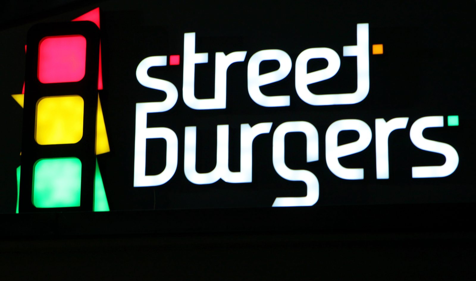 "Street Burgers" iegulda vairāk nekā 50 000 eiro jaunā restorānā tirdzniecības centrā "Sāga" "Street Burgers" iegulda vairāk nekā 50 000 eiro jaunā restorānā tirdzniecības centrā "Sāga"