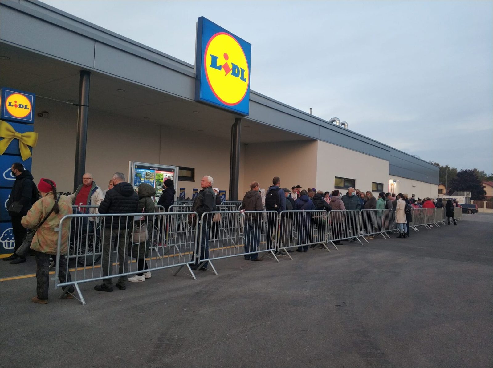 В Lidl больше не пускают людей с детьми без очереди В Lidl больше не пускают людей с детьми без очереди
