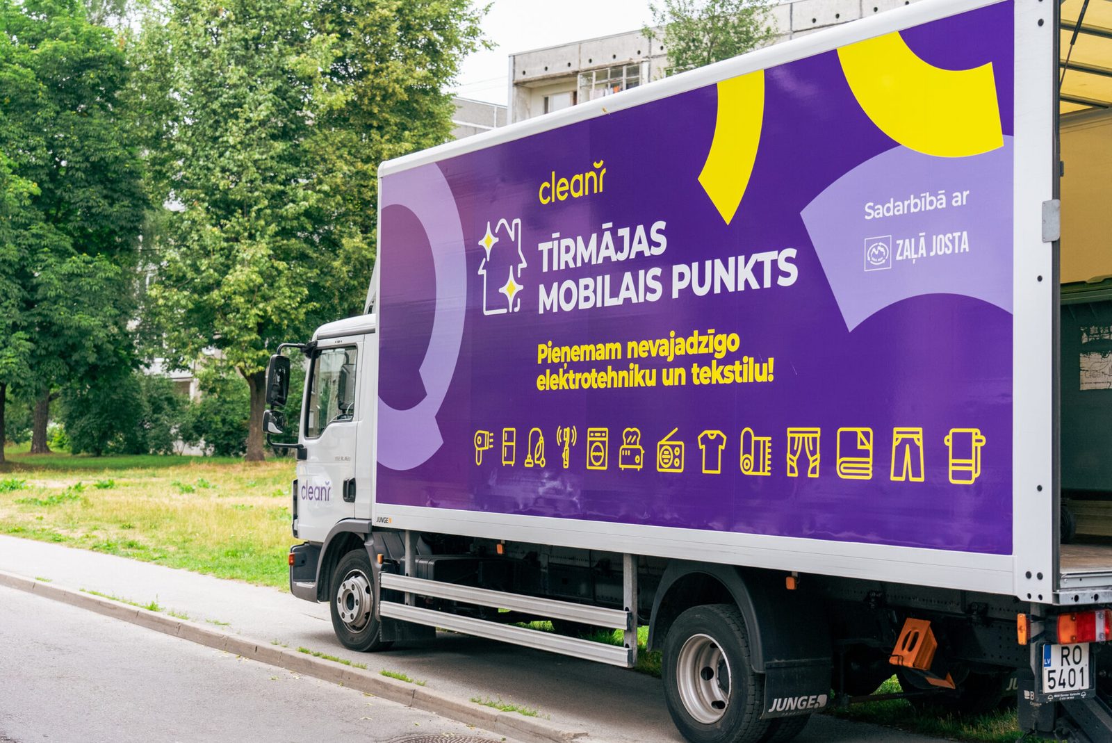 Latvijas iedzīvotāji akcijā "Tīrmāja" pavasarī nodevuši 975 tonnas atkritumu Latvijas iedzīvotāji akcijā "Tīrmāja" pavasarī nodevuši 975 tonnas atkritumu