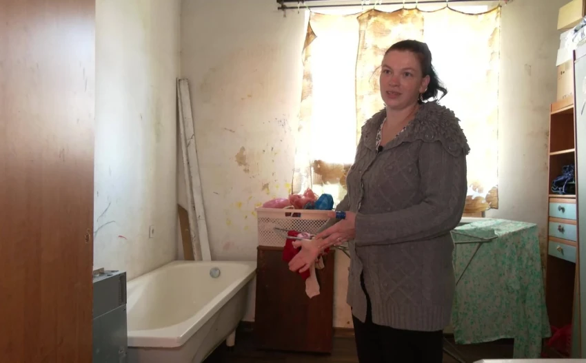 Выжить многодетной матери-одиночке в провинции: "Пока нагреваю воду в посуде - вода в ванной уже остыла" Выжить многодетной матери-одиночке в провинции: "Пока нагреваю воду в посуде - вода в ванной уже остыла"