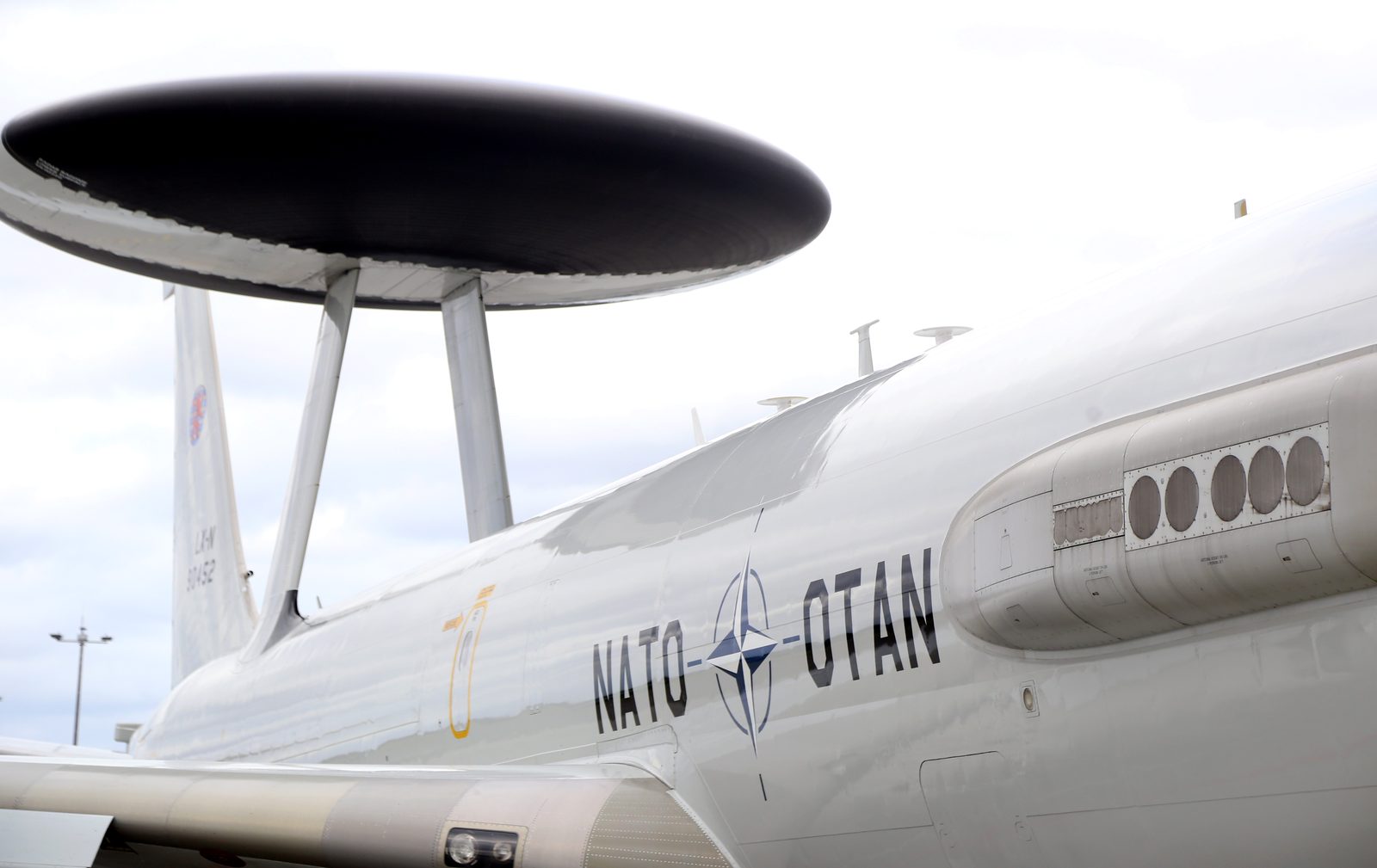 Zelenskis mudina paātrināt Ukrainas uzņemšanu NATO