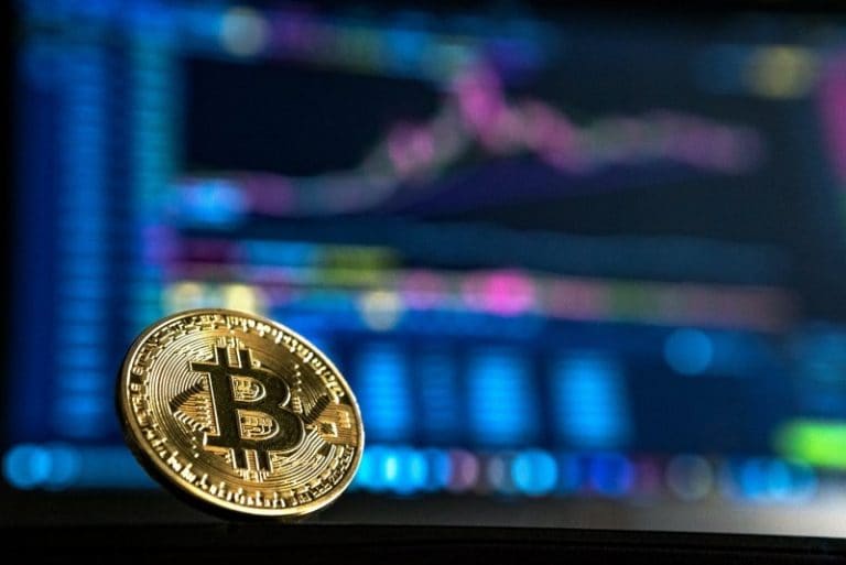 Биткоин поднялся в цене выше 60 000 долларов