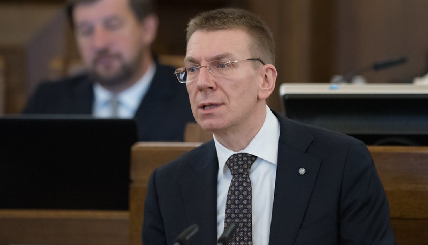 Президент предложит заморозить зарплаты правлений госкомпаний Президент предложит заморозить зарплаты правлений госкомпаний