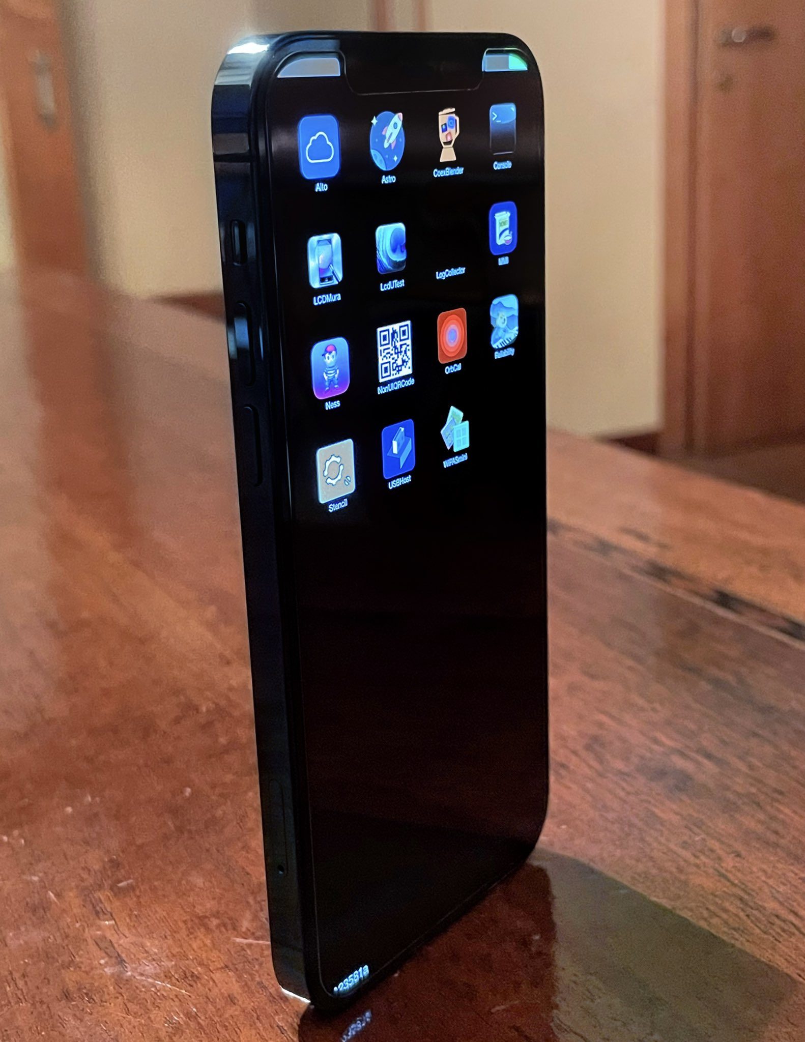 Раскрыта тайна iPhone 12 Pro - в сети появился прототип