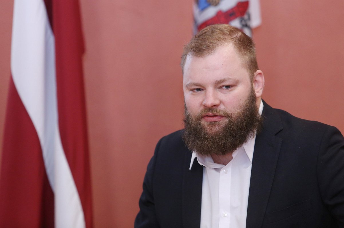 Мичеревскис начал сбор подписей депутатов за отставку Павлютса
