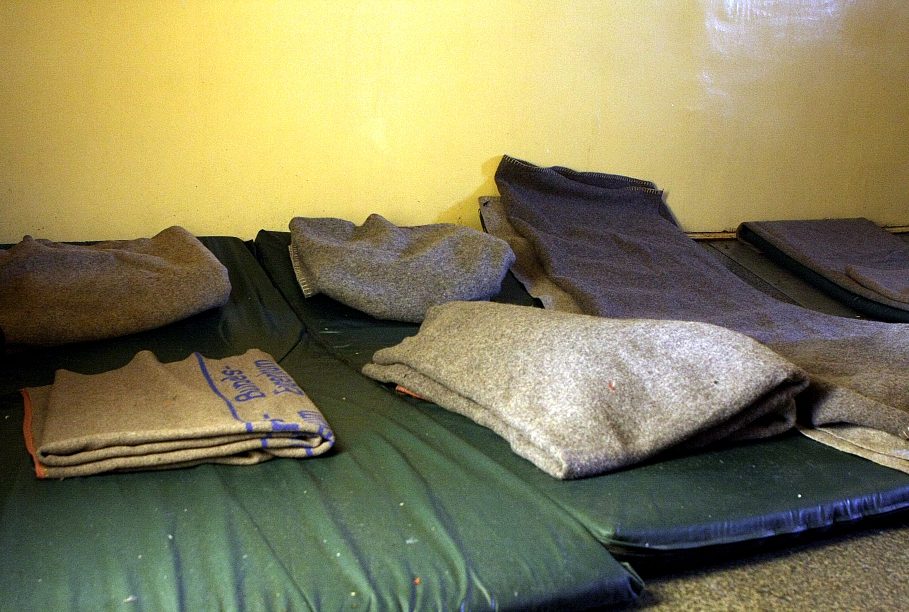 В рижские ночные приюты: чаще приходят пенсионеры и инвалиды