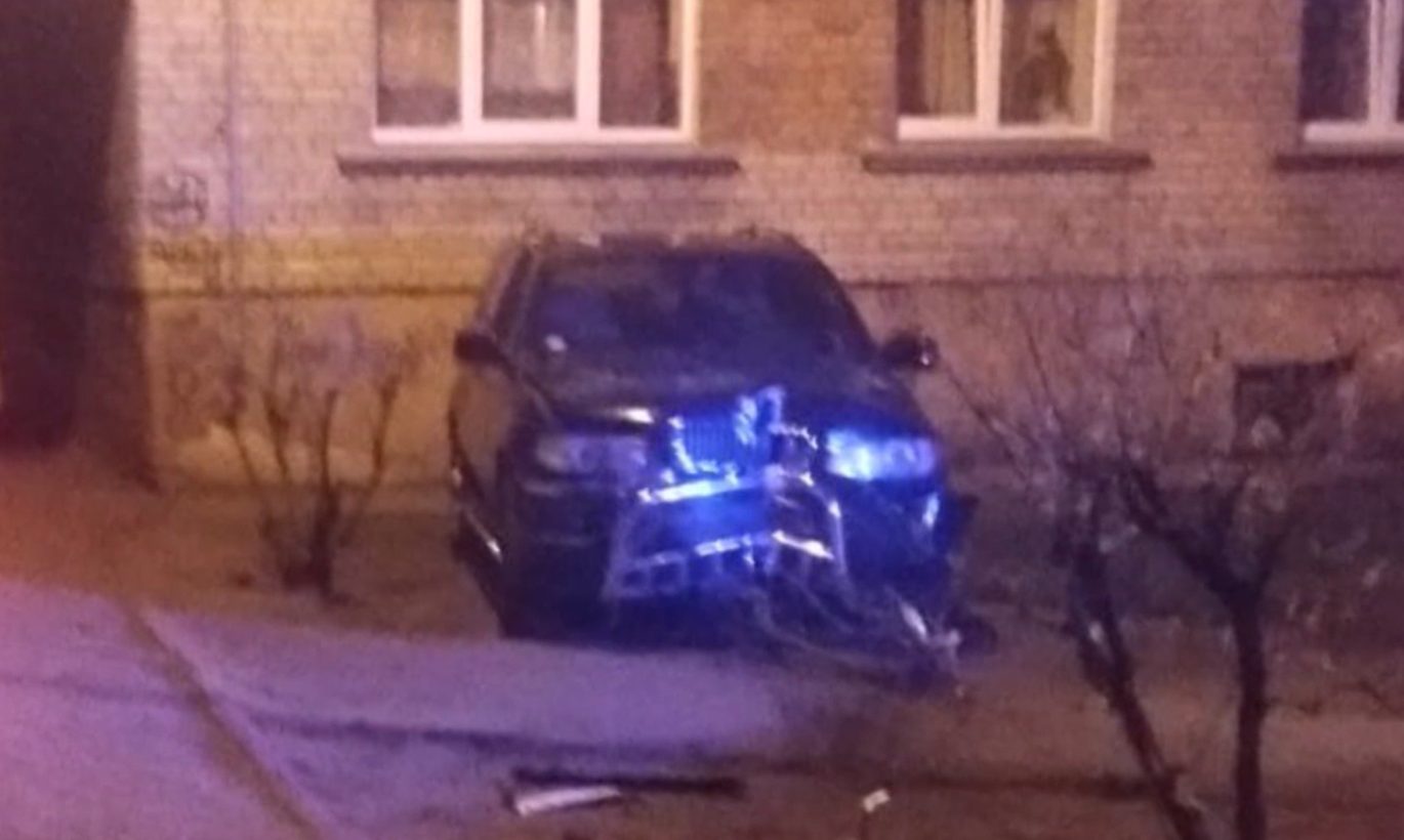 У тренера по футболу во время тренировки угнали BMW X5 У тренера по футболу во время тренировки угнали BMW X5