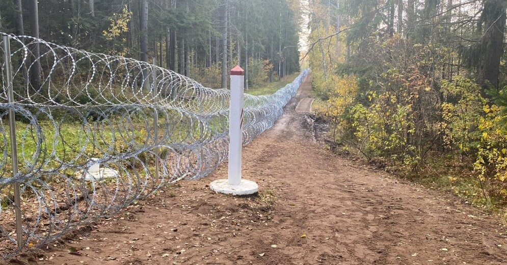 Сегодня планируется завершить установку временного забора на границе Сегодня планируется завершить установку временного забора на границе